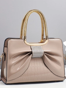 Sac à main élégant en cuir verni avec nœud, strass et motif crocodile gaufré