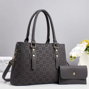 Sac à main gris anthracite à motif damier avec portefeuille assorti et détails dorés