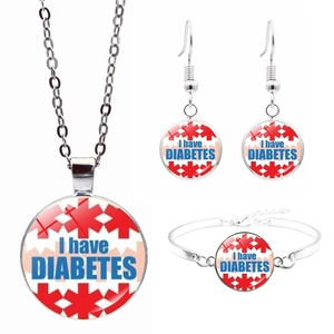 Détails du coffret bijoux alerte médicale argenté avec logo I have DIABETES gravé
