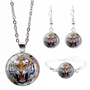 Détails de l'ensemble de bijoux tête de tigre argenté avec collier, boucles et bracelet