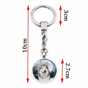 Silver metal husky moon glass cabochon keychain with 10cm total length and 2.7cm pendant
