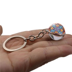 Llavero de bola de cristal de doble cara con patrón de mandala y cadena de metal plateado
