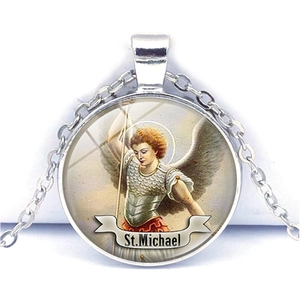 Pendentif Saint Michel Archange en argent avec cabochon en verre et chaîne assortie