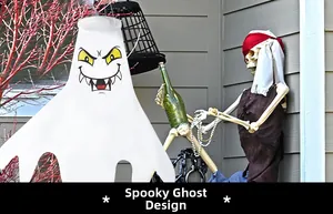 Detail von gruseligen Geister-Windsäcken mit gelben Augen für die Halloween Dekoration