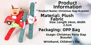 Détails des bracelets de Noël avec renne en peluche et sapin sur tissu en flanelle