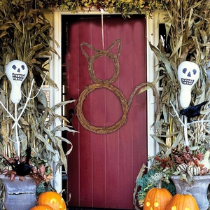 Cat-shaped woven vine wreath for Halloween door decor with rustic natural twigs