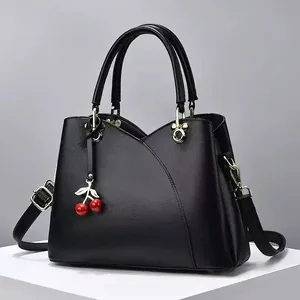 Sac À Main Femme En Cuir PU Sac Bandoulière Avec Pendentif Cerise Couture Mode Grande Capacité Polyvalent Quotidien
