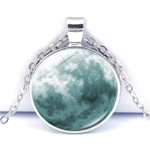 Collier Pendentif Cabochon en Verre Gemme de Temps Lune Bleue Alliage de Zinc Rond Bijoux Galaxie pour Femmes Hommes Cadeau