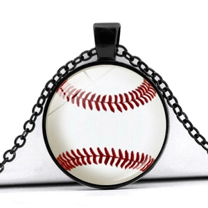 Collier pendentif vintage baseball avec cabochon en verre blanc et chaîne en métal noir