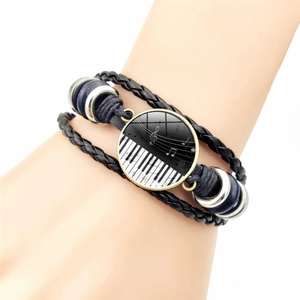 Bracciale multistrato in pelle intrecciata con tastiera di pianoforte e note musicali