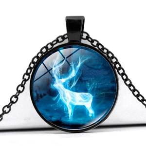 Collier pendentif cerf gardien rétro en alliage noir avec gemme de verre bleue