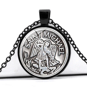 Pendentif rond Archange Saint Michel en argent avec collier de chaîne noire
