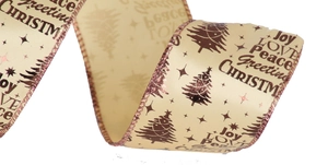 Detailaufnahme von goldenem Weihnachtsband mit Joy-Schriftzug und Metallic-Kante