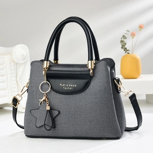Sac Fourre-tout Femmes Élégant Cuir PU Texture Sergé Grande Capacité Sac À Main Bandoulière Avec Pendentif Étoile Mode