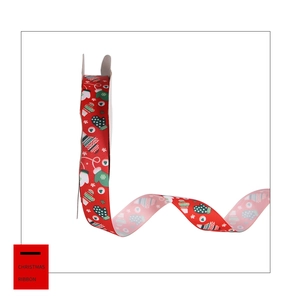 Détail du ruban de Noël rouge en gros-grain avec motifs moufles et flocons de neige