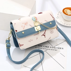 Damen Umhängetasche mit Paris-Print, Color-Block-Design und süßem Katzenanhänger