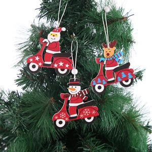 Dreiteiliges Holz-Weihnachtsanhänger-Set mit Weihnachtsmann und Schneemann auf Rollern