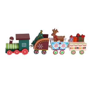 Trenino di Natale in legno con quattro vagoni decorati con Babbo Natale e regali