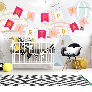 Striscione Happy Birthday rosa e bianco con scritte dorate per decoro di feste