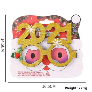 Détail de lunettes de Noël 2021 pailletées avec flocons dans un emballage festif
