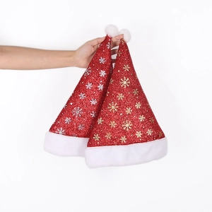 Cappelli di Natale rossi con paillettes, fiocchi di neve oro e argento e finta pelliccia