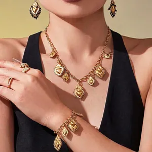 Collier Bracelet Boucles D'Oreilles Cœur Sacré Acier Inoxydable Plaqué Or Pierre Naturelle Perle De Coquille Vintage Pour Femmes