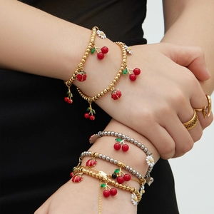 Bracelets en perles d'acier inoxydable avec breloques cerise, marguerite et coccinelle