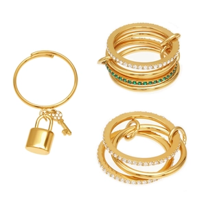 Three-ring stackable set with 18K gold plating, pavé zircon lock and key pendants