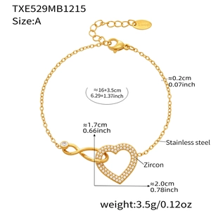 Détails du bracelet cœur infini en acier doré avec des pierres en zircone