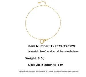 Détail du collier cœur infini plaqué or 18 carats avec oxydes de zirconium et mesures