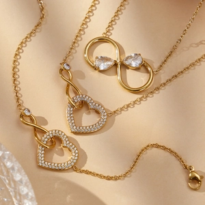 Ensemble collier en acier inoxydable doré avec pendentifs étincelants en cœur et infini