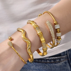 Ensemble de bracelets géométriques en acier inoxydable plaqué or 18K sertis de zircons