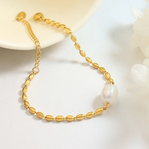 Bracelet perles dorées baroque français avec perle d'eau douce et chaîne en acier titane