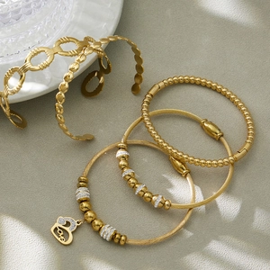 Ensemble de 5 bracelets en acier inoxydable plaqué or 18k avec pendentif cœur et zircon