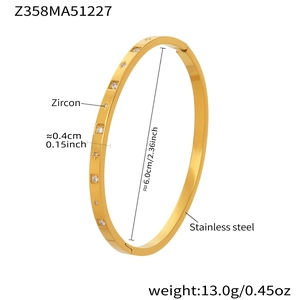 Specifiche dettagliate del bracciale in acciaio inossidabile dorato con zirconi e stelle