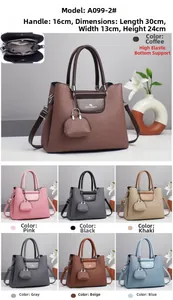Vue détaillée du sac cabas en toile montrant les compartiments et les couleurs