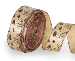 Detail von 6,3 cm beigem Weihnachtsband mit Baumdrucken und festlicher Typografie