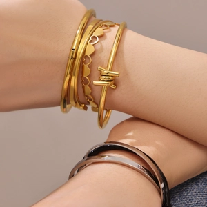 Minimalist stainless steel heart bracelets set with 18k gold plating in gold silver and black