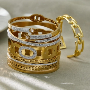Armreif-Set aus 18k vergoldetem Edelstahl mit 5A Zirkonia und geometrischer Gliederkette