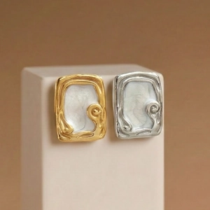 Luxuriöse quadratische Emaille-Ohrstecker aus 18k vergoldetem Edelstahl für Damen