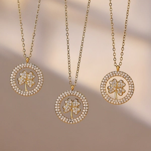 Ensemble de colliers trèfle en acier inoxydable plaqué or 18k serti de zircons