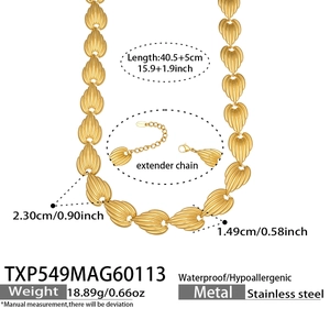 Detailed technical diagram of a golden heart necklace showing weight and link dimensions