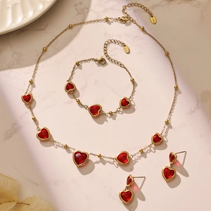Parure de bijoux en acier inoxydable doré avec pierres en verre en forme de cœur