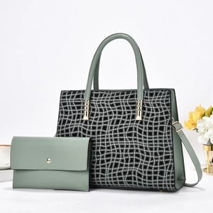 Ensemble sac à main vert sauge motif pierre avec détails patchwork à carreaux noirs et blancs