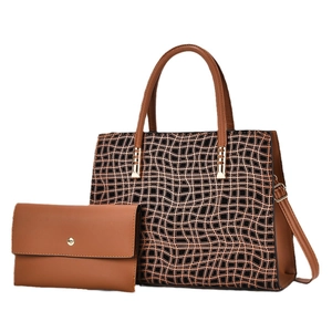 Sac fourre-tout marron motif pierre avec pochette assortie et détails dorés