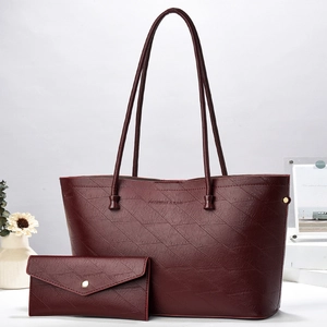 Grande borsa tote bordeaux e portafoglio a busta in pelle sintetica testurizzata