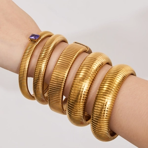 Ensemble de 5 bracelets serpent en acier inoxydable doré avec pierre de zircon violette