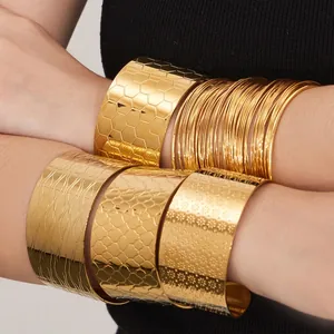 Bracelet Manchette Large Acier Inoxydable Plaqué Or 18K Imperméable Hypoallergénique Simple Exagéré Géométrique Texturé