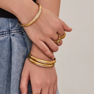 Ensemble bracelet et bague en acier inoxydable plaqué or avec pierres de zircon 5A