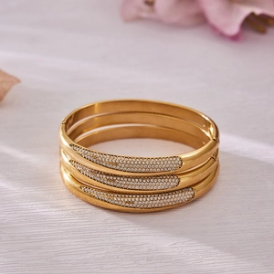 Ensemble de trois bracelets en acier inoxydable doré avec zircons 5A scintillants